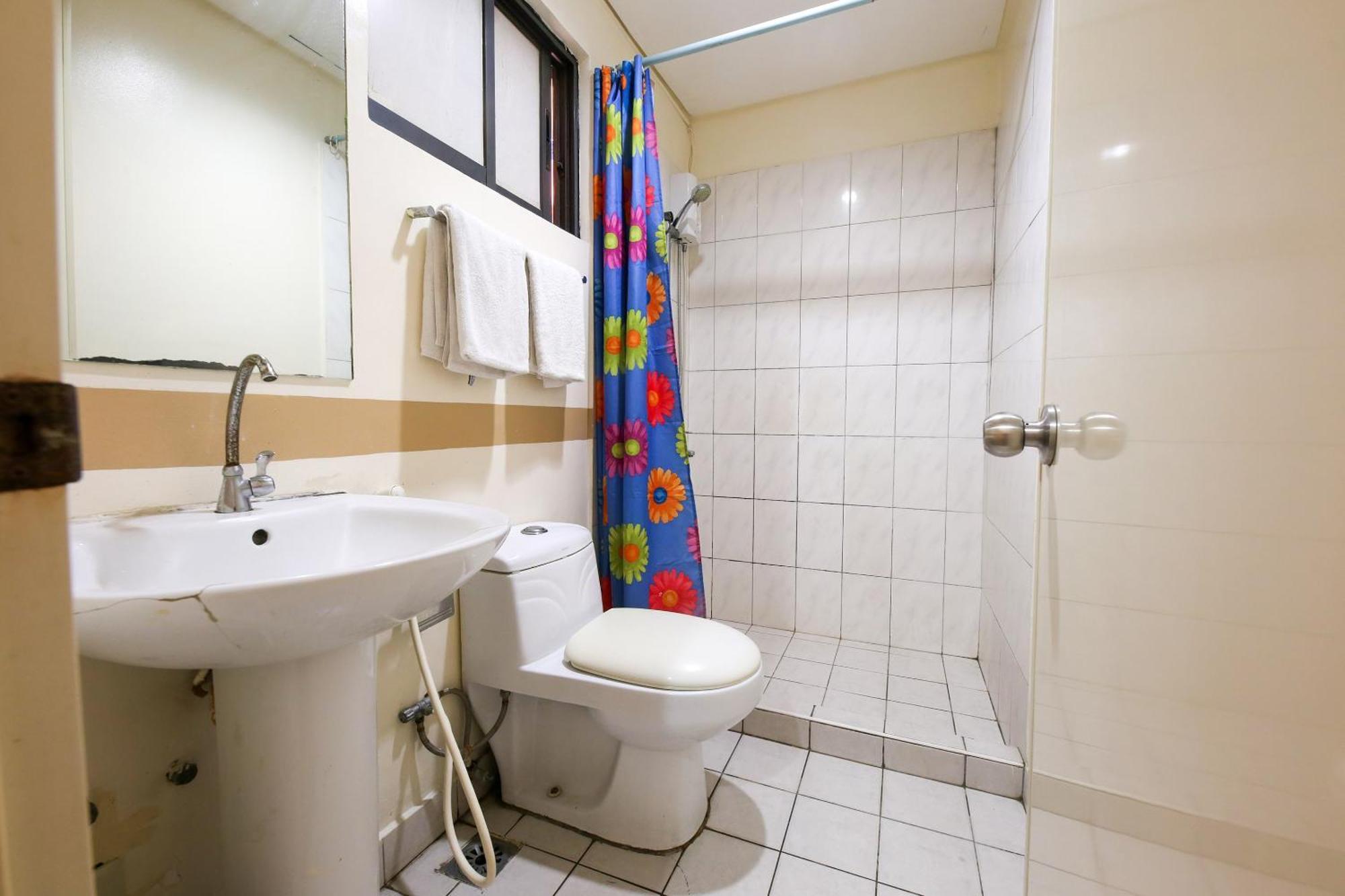 Oyo 769 Poblacion Suites Polaris Μακάτι Εξωτερικό φωτογραφία